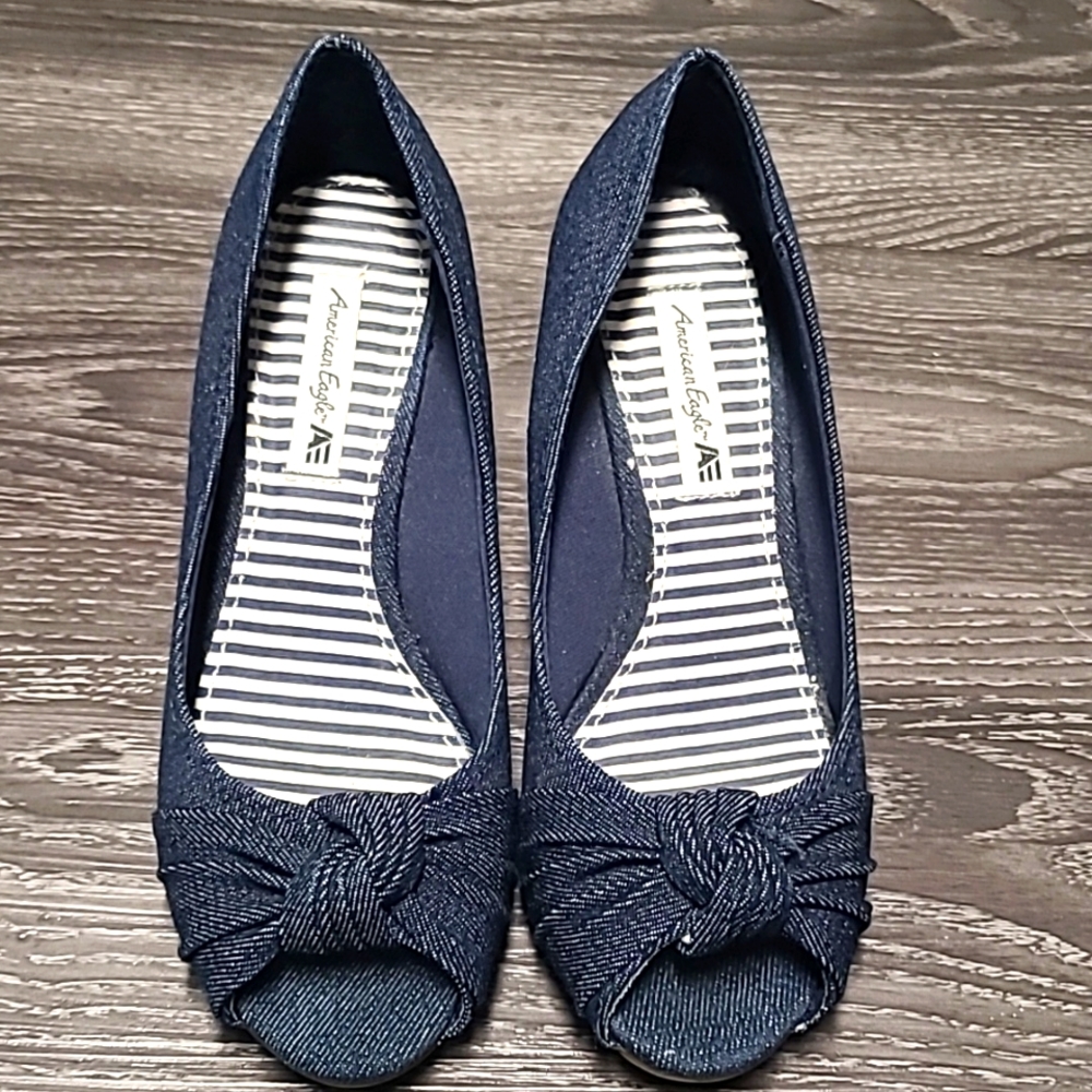American Eagle Size 6.5 Blue Jean wedge sandals 🔥🔥 Barely worn condition.